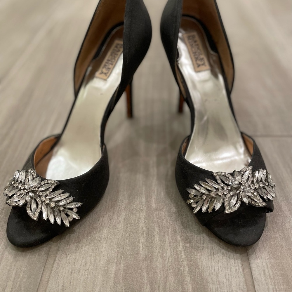 Badgley Mischka peep toe crystal broach pumps